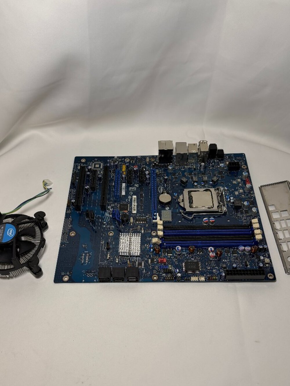 Intel DP55WG Motherboard Intel Core i5-750 2.66GHz/8M/09B I/O Shield Heat Sink